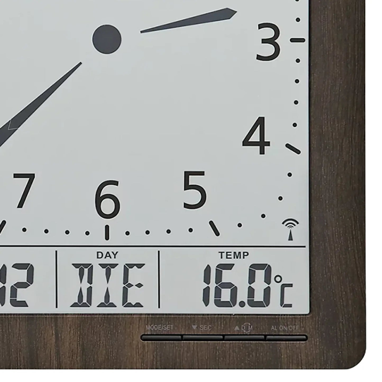 Wanduhr mit Holzrahmen; Detail der Uhrzeit und Anzeige für 16,0 °C