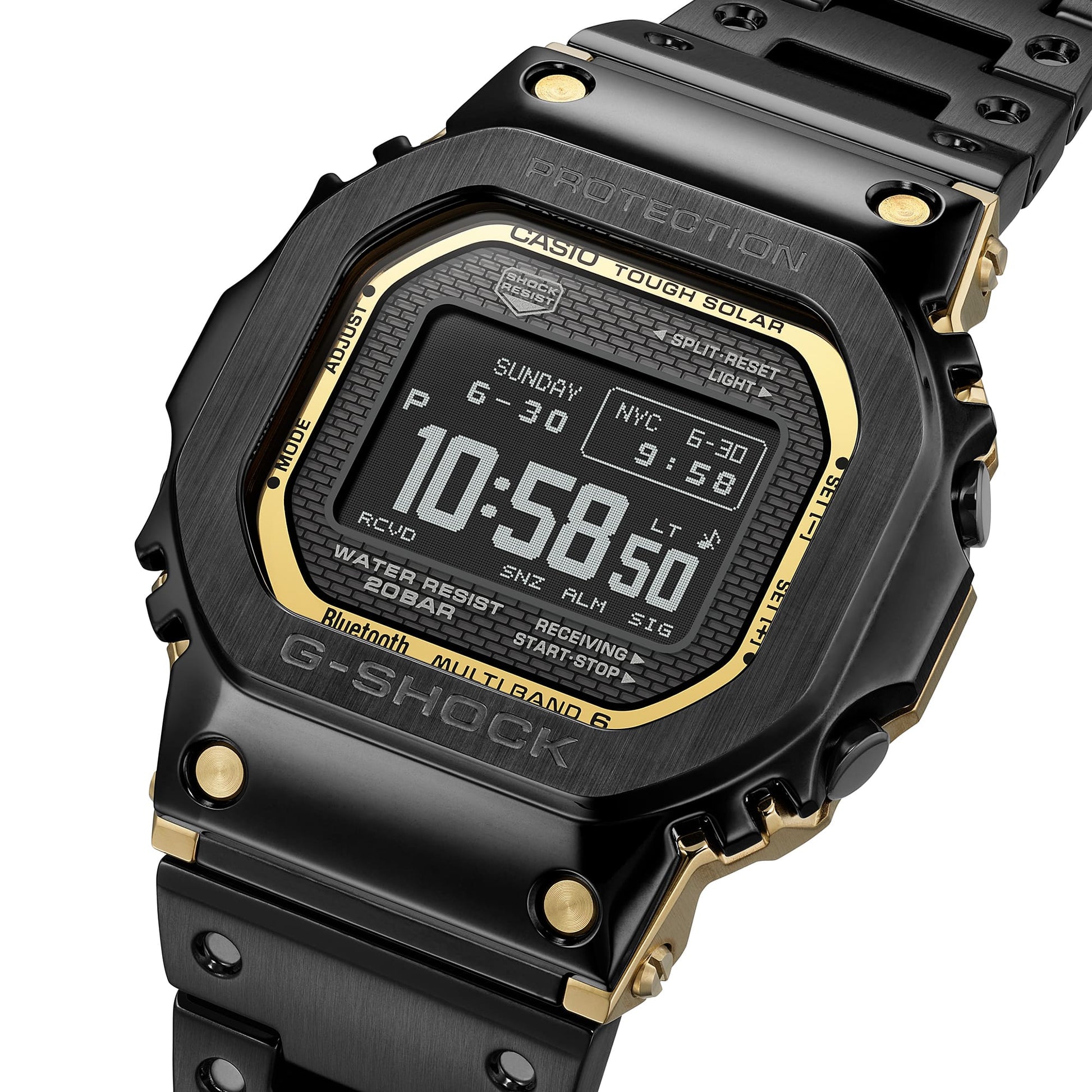 Zegarek męski G-SHOCK w widoku ukośnym: czarna koperta wyświetlacza, złote elementy