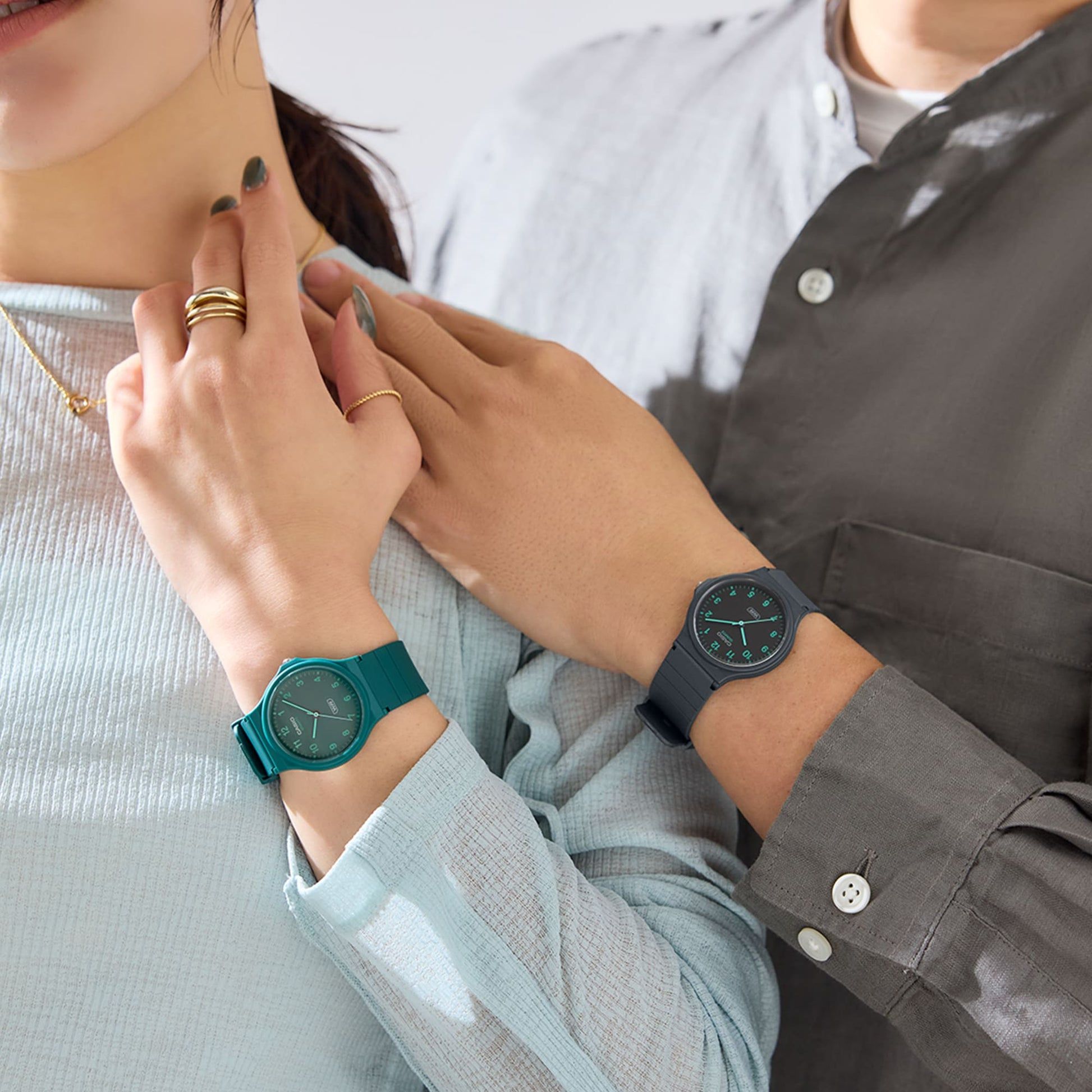 Damski zegarek Casio z paskiem z bio-żywicy i zieloną tarczą