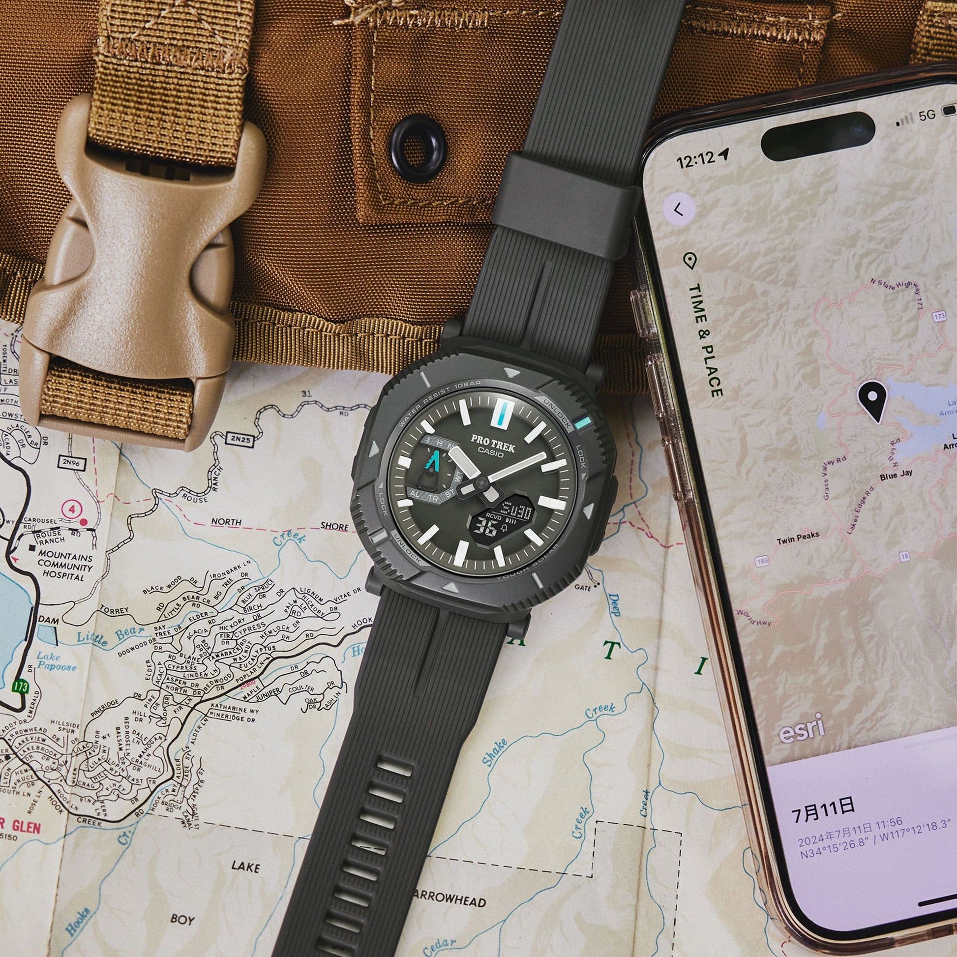 Zegarek Casio Pro Trek z czarnym silikonowym paskiem oraz analogowo-cyfrowym wyświetlaczem