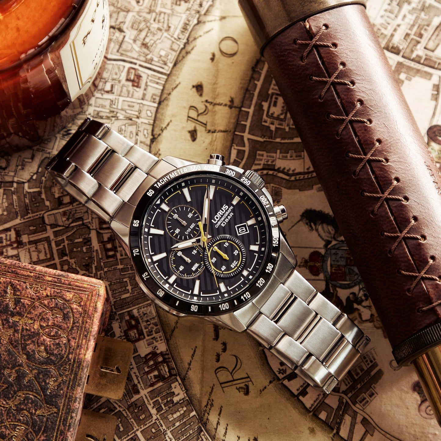 Zegarek Lorus Sports Chronograph z czarną tarczą, tachymetrem i bransoletą ze stali szlachetnej