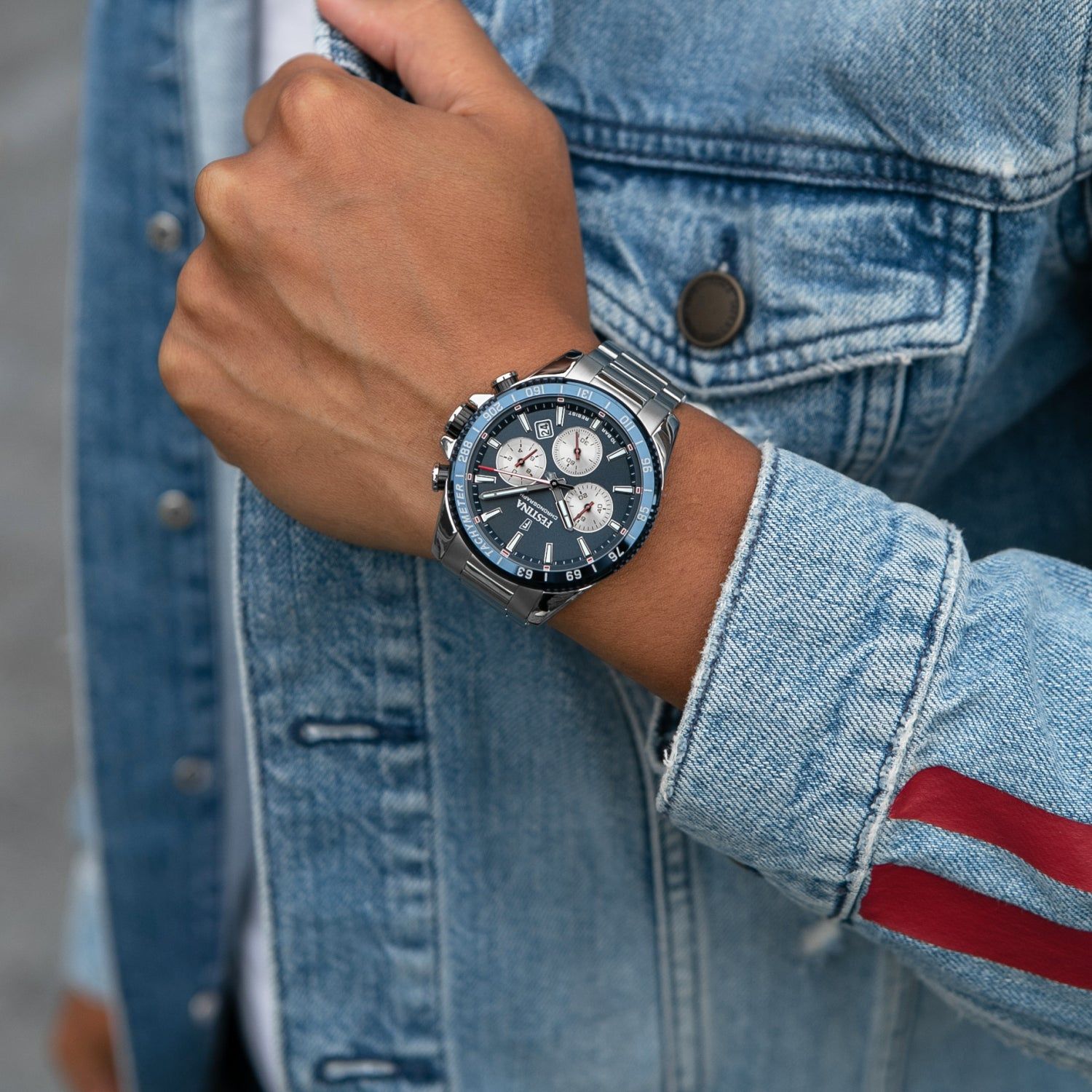 Zegarek Festina Chronograph na nadgarstku, niebieska tarcza, srebrna koperta ze stali szlachetnej