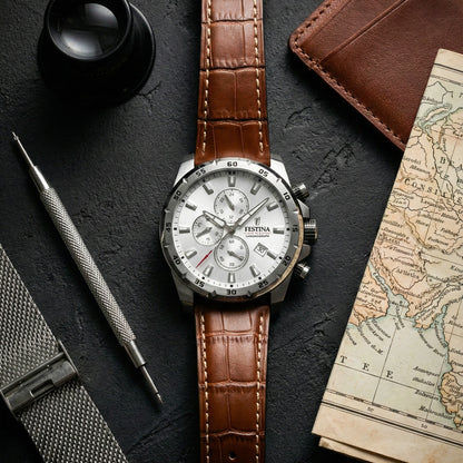 Zegarek męski Festina Chronograph z białą tarczą, brązowym skórzanym paskiem i trzema subtarczami