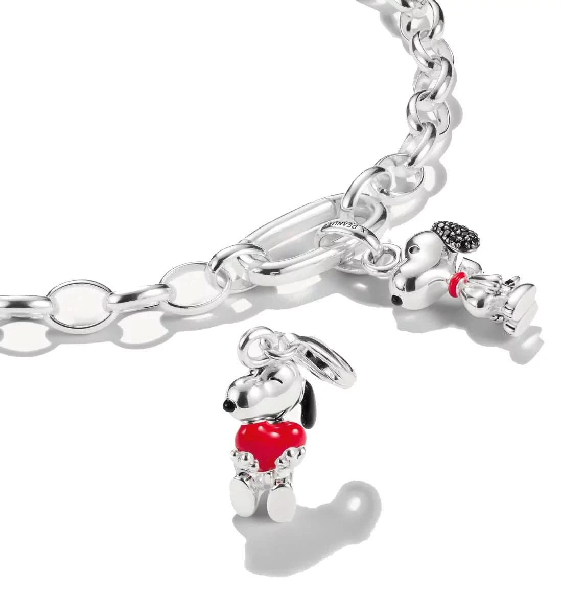 Srebrny charms na ogniwie łańcuszka z motywem Snoopy'ego i czerwonego serca (Thomas Sabo)