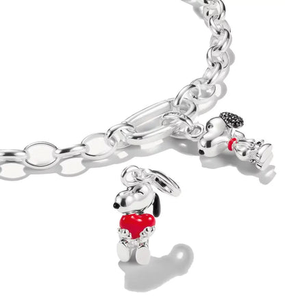 Srebrny charms na ogniwie łańcuszka z motywem Snoopy'ego i czerwonego serca (Thomas Sabo)