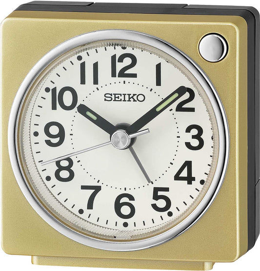 Kompaktowy budzik Seiko z tworzywa sztucznego z okrągłą analogową tarczą i czarnymi wskazówkami