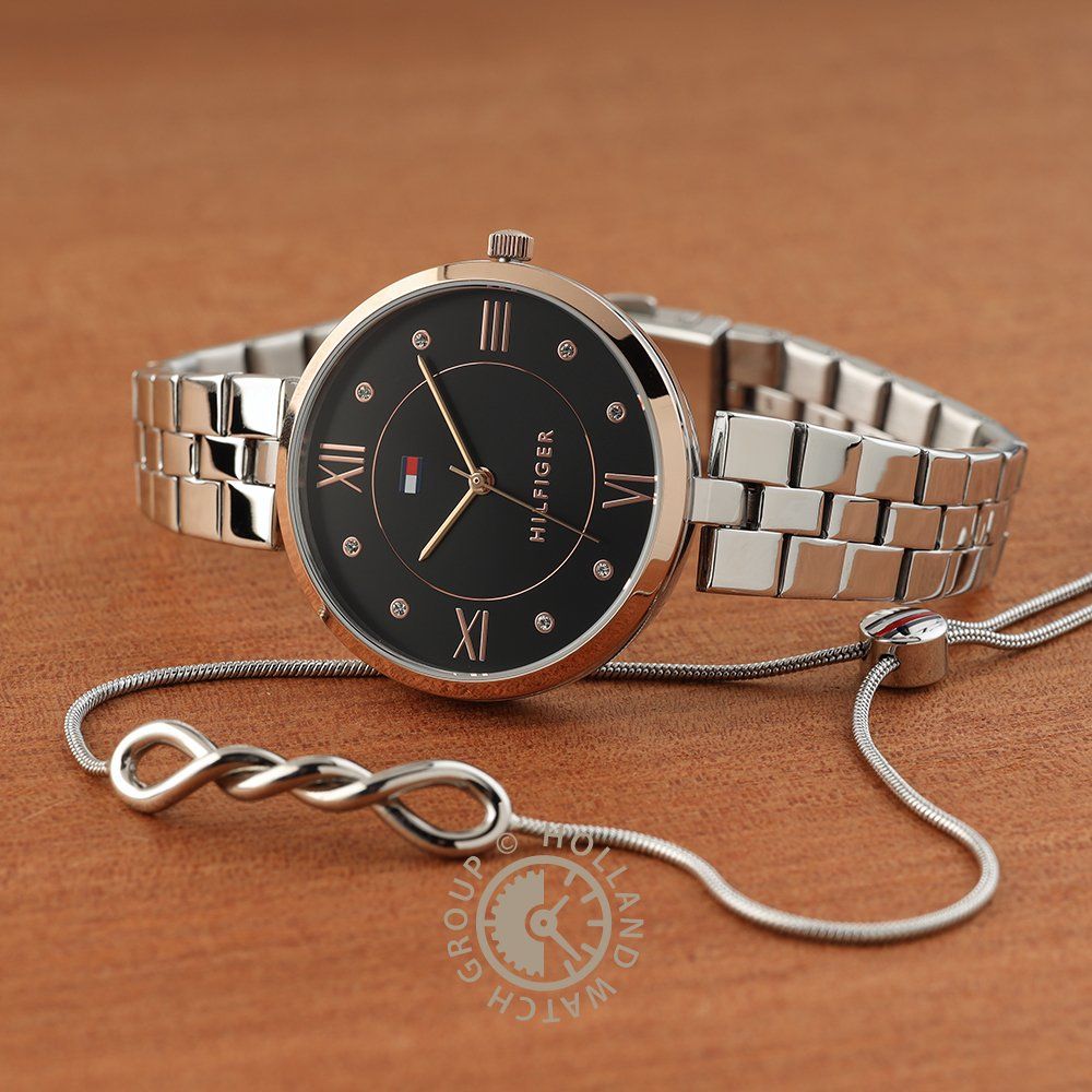 Zegarek męski Tommy Hilfiger z okrągłą czarną tarczą i srebrną metalową bransoletą