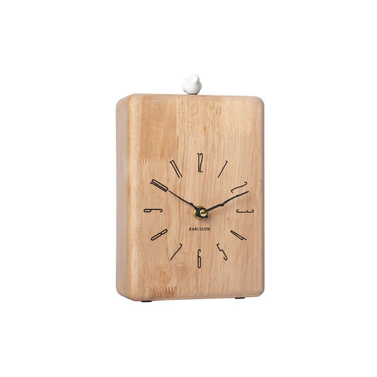 Wanduhr aus hellem Holz, quadratisches Gehäuse mit analogem Zifferblatt und weißem Knopf