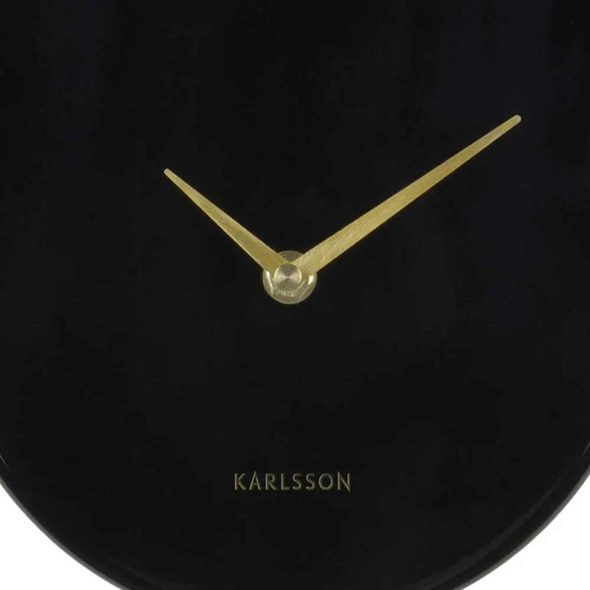 Karlsson Ziffernblatt der Wanduhr Schwarz mit goldenen Uhrzeigern