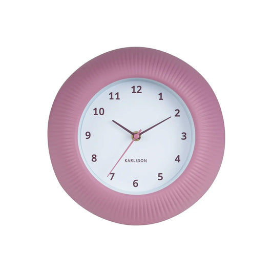 Karlsson Wanduhr in Rosé mit geriffeltem Zifferblatt und arabischen Ziffern